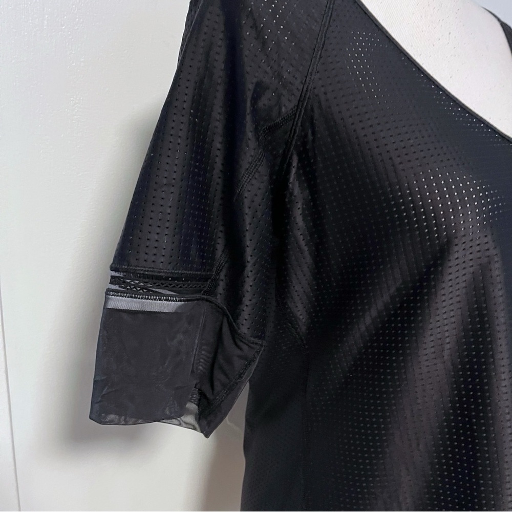 Lululemon • Var-City 1/2 Sleeve Black Mesh Jersey Top - Picture 7 of 10